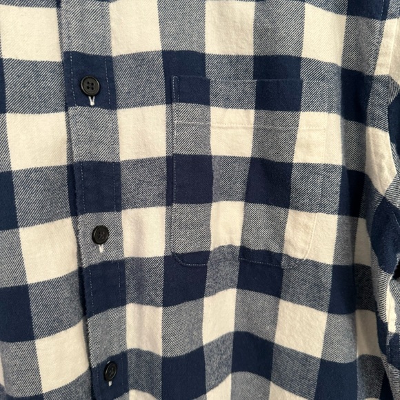 UNIQLO flannel checked shirt, buttoned down collar, long sleeve, unisex. - Picture 4 of 6